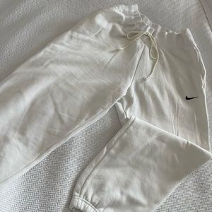 NIKE Sweatpants